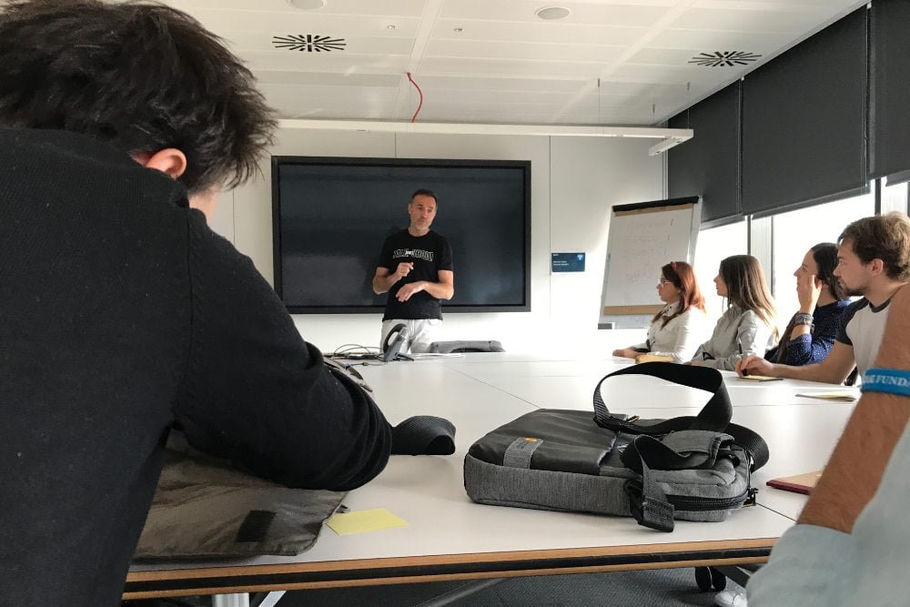 Los #Comploters visitan Ogilvy Barcelona para trabajar un brief real